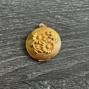 Vintage Pink Lace Studio‎ Girl Solid Perfume Locket Pendant Gold Tone